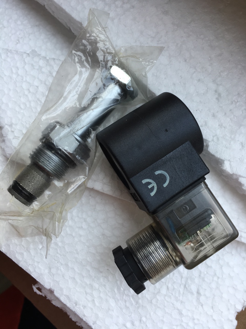 EUROFLUID油压电磁阀动作异常时,先核对供电、线圈与阀芯卡滞配图