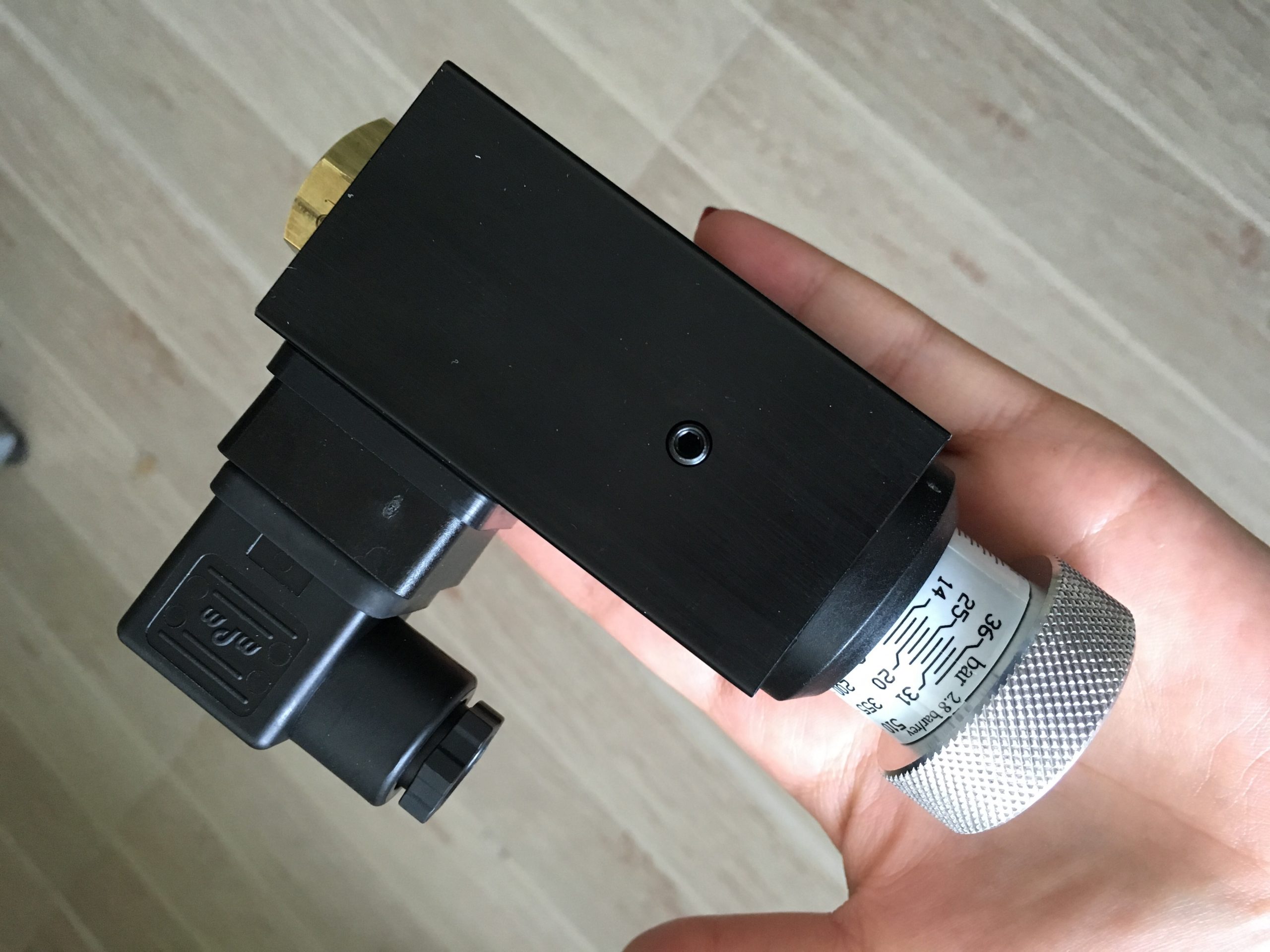 芳锐电磁阀工作原理解析:从通断控制看工业流体管理逻辑配图