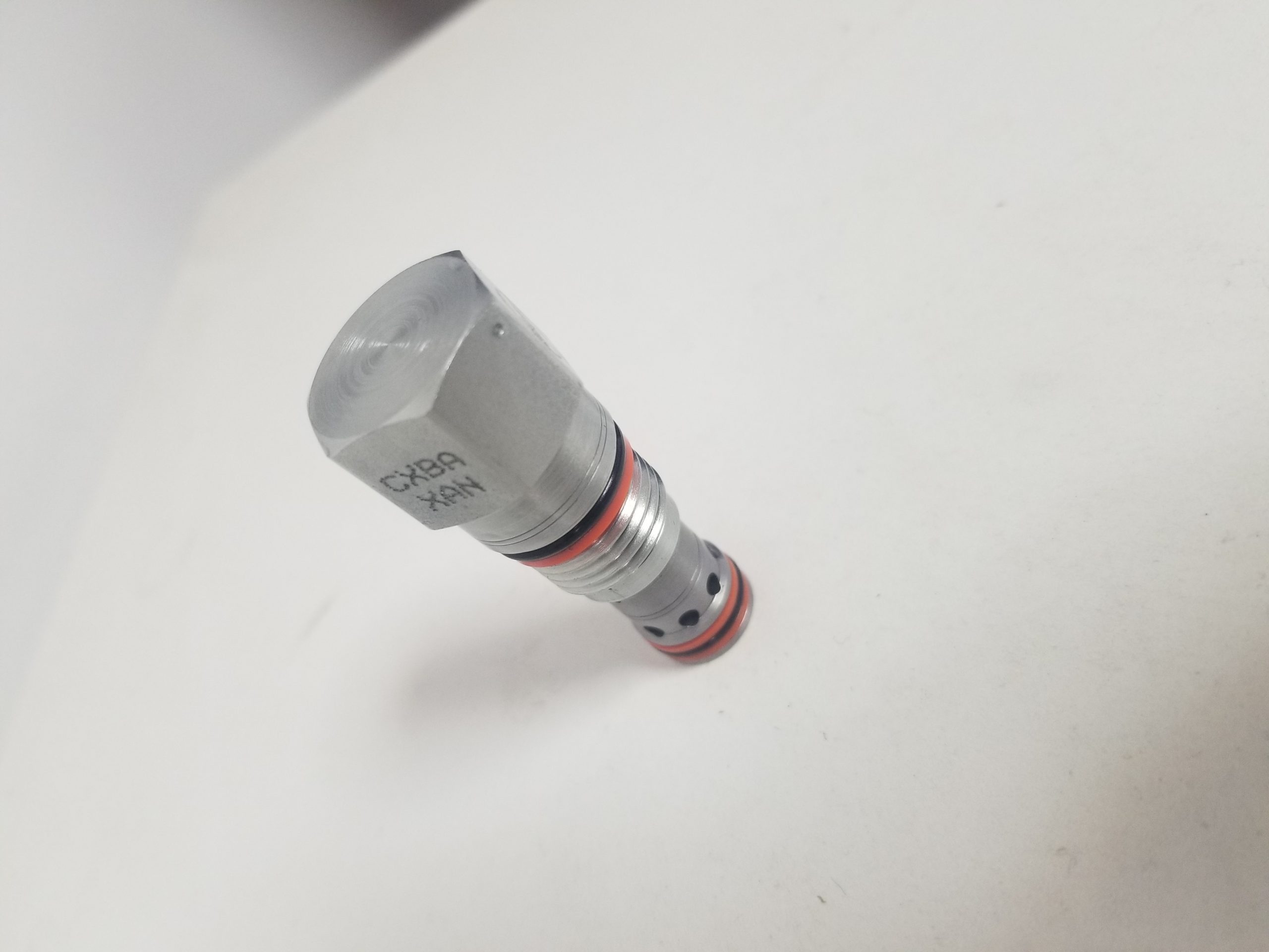 液压系统配置中,VICKERS螺纹插装电磁阀的适用工况与选配关注点配图