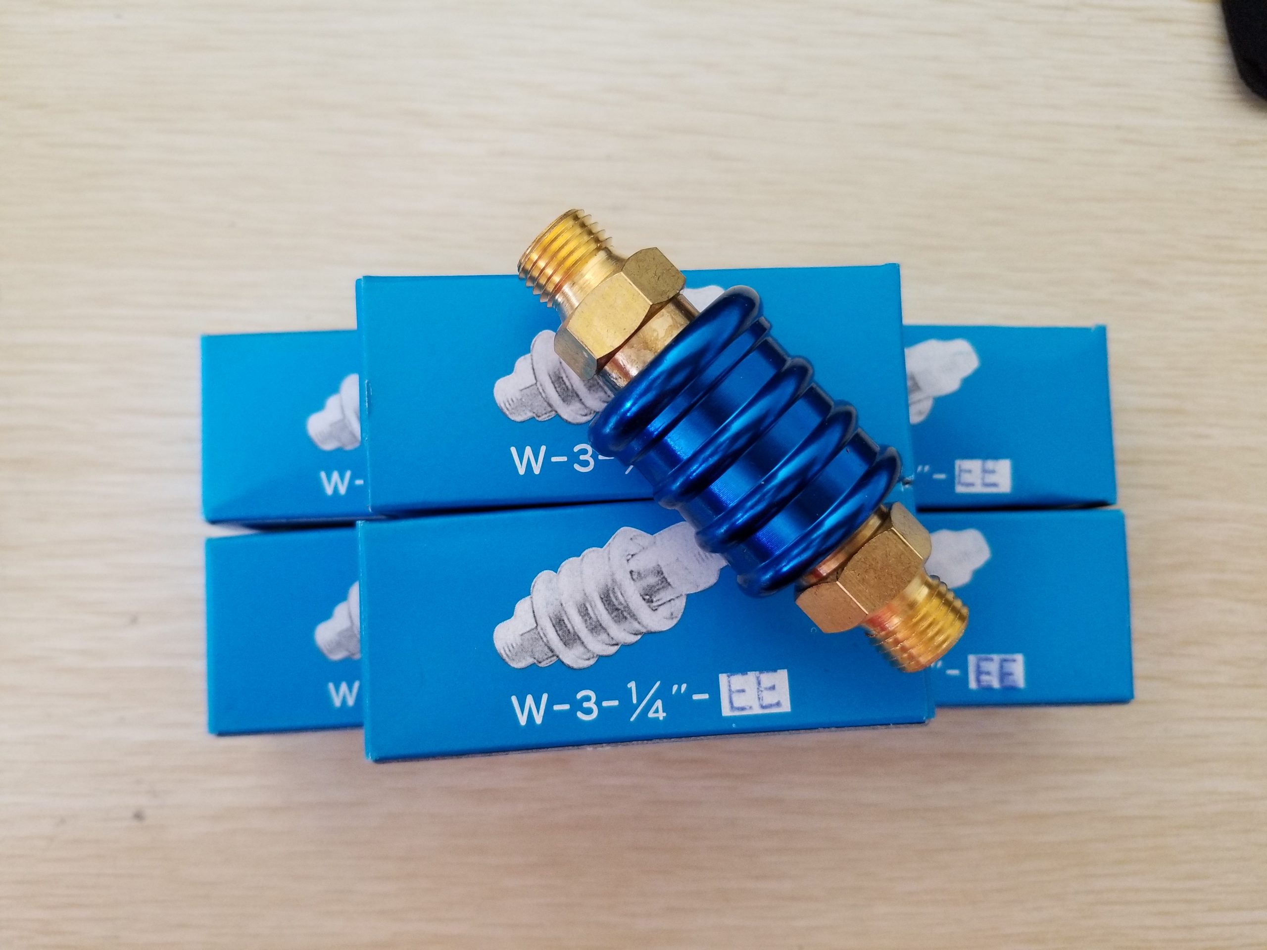 比例阀控制场景下,WINNER比例放大器选型需核对输入信号、输出电流与阀型配图