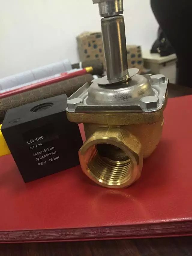 设备工况不同,崛内增压油缸该怎么选?配图