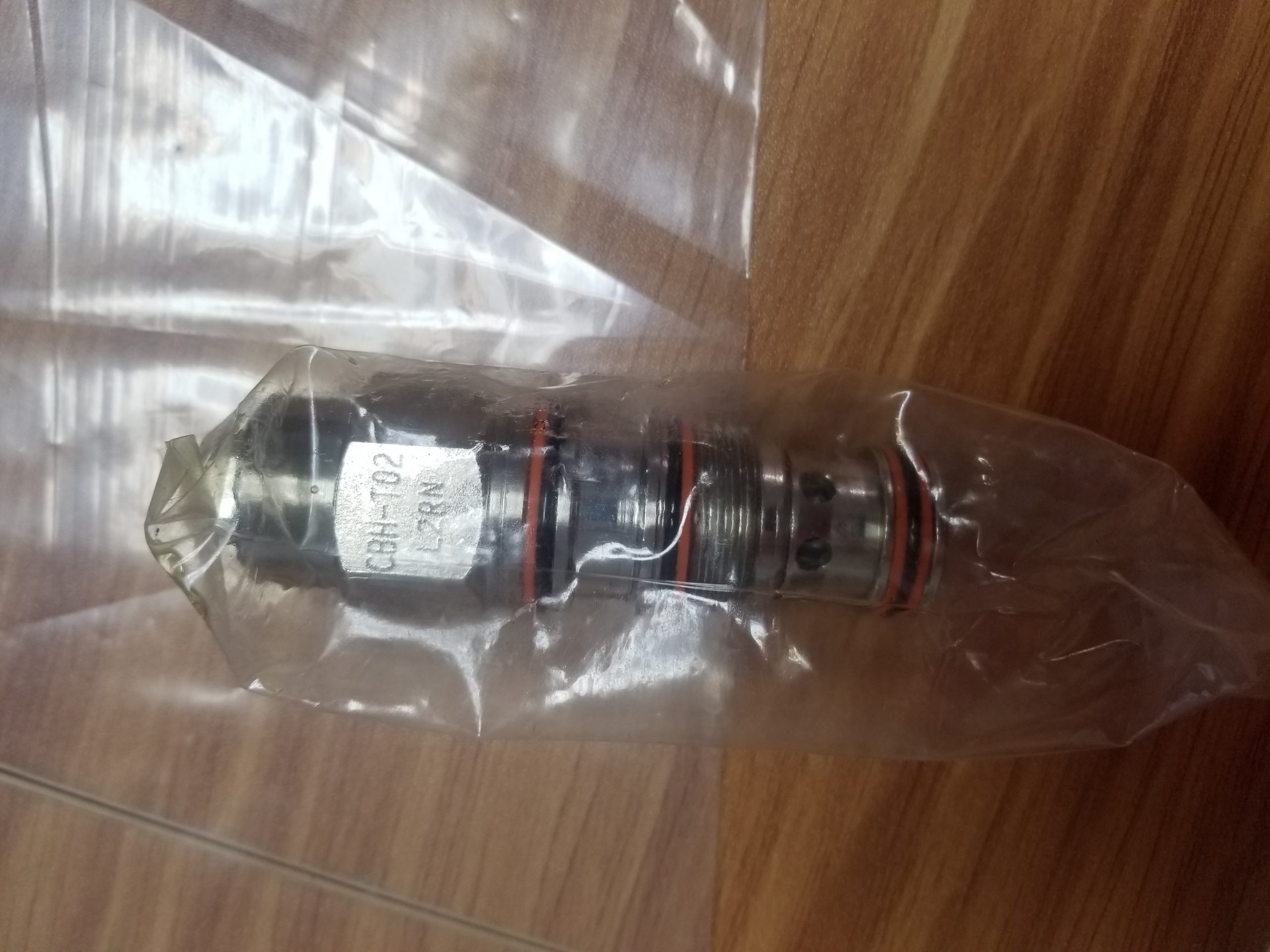 安装方式与油路功能有何不同？TOKYOKEIKI叠加式增加阀与普通压力阀对比配图