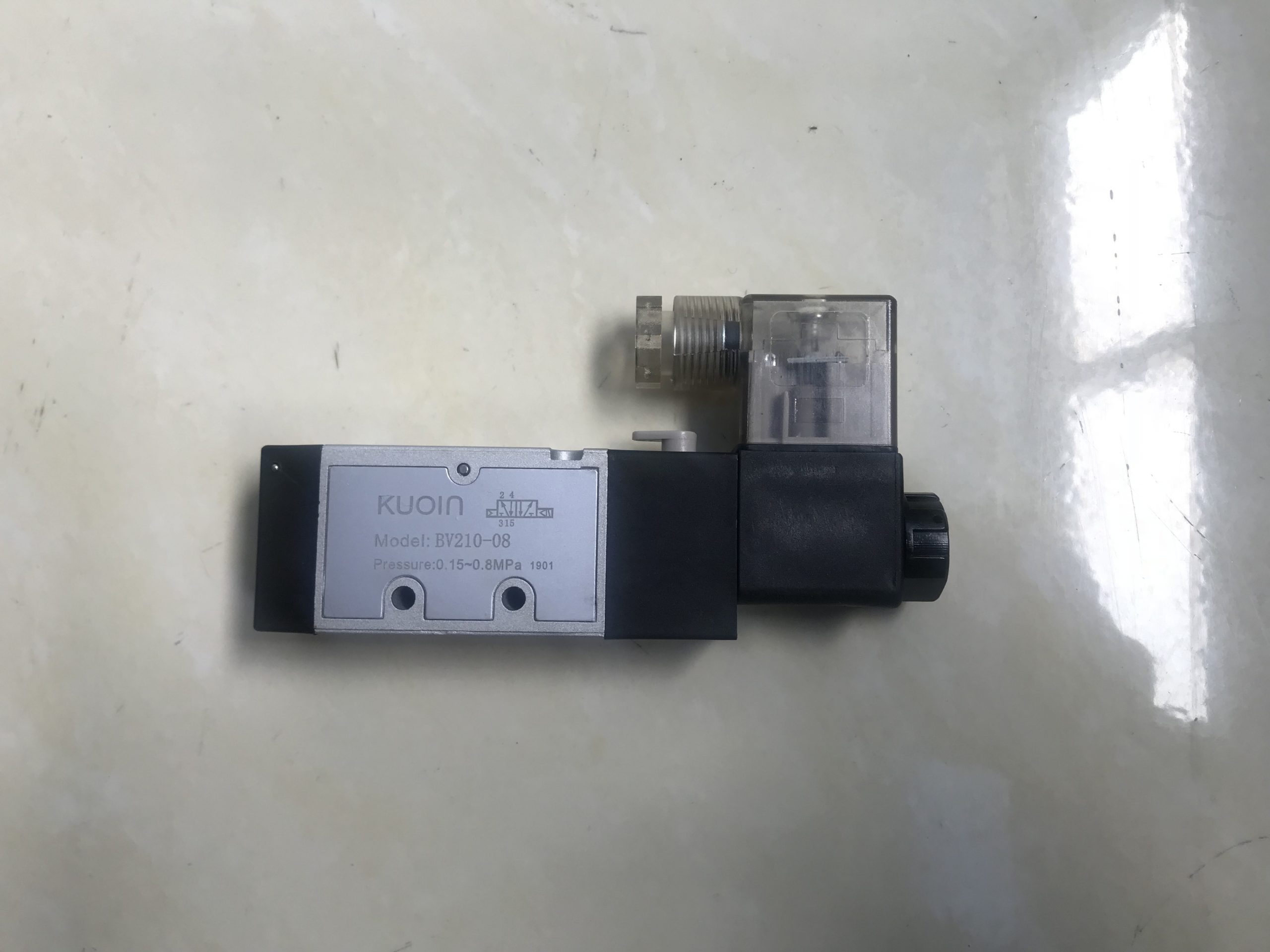 JUFAN升降机液压油缸泄漏原因与排查要点配图